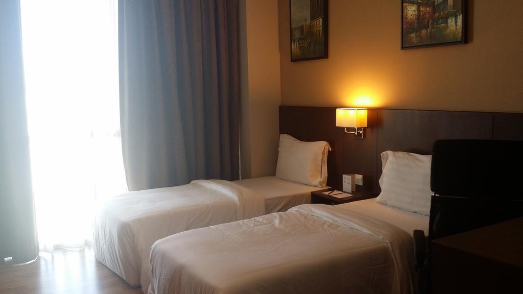 Keoja Hotel Kuala Belait Exterior foto