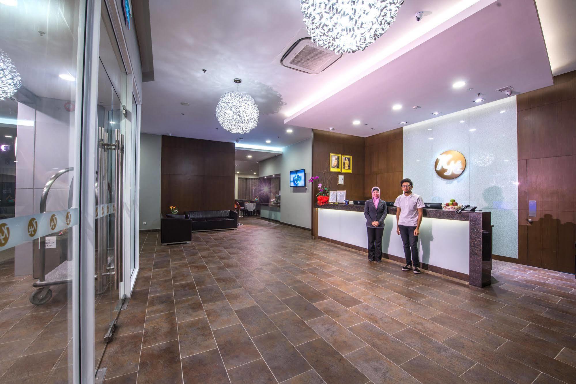 Keoja Hotel Kuala Belait Exterior foto